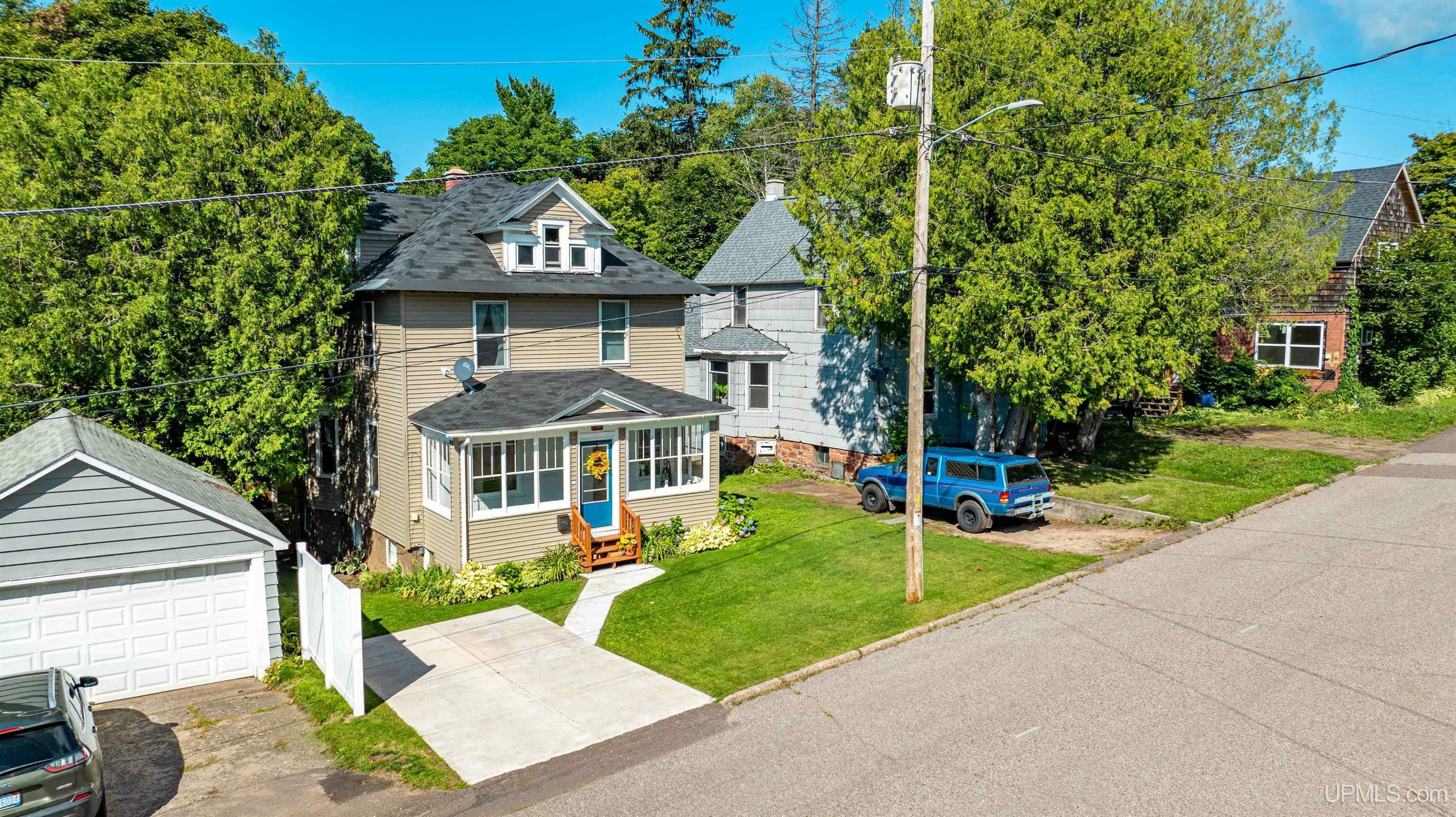 Property Photo:  1122 Summit Street  MI 49930 