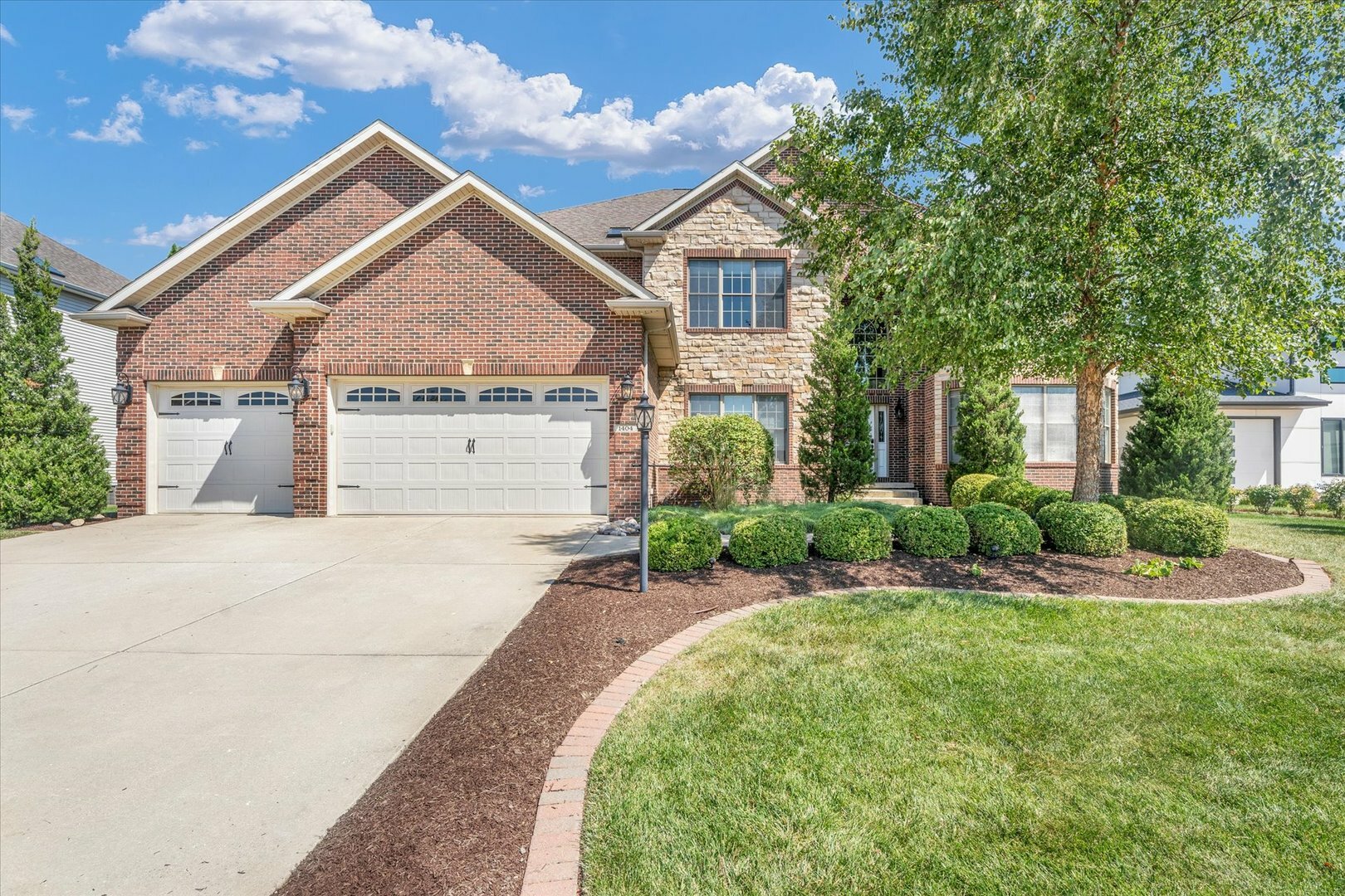 Property Photo:  1404 English Oak Drive  IL 61822 