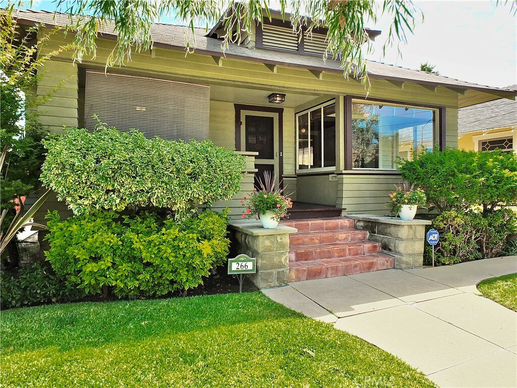 Property Photo:  266 Kennebec Avenue  CA 90803 