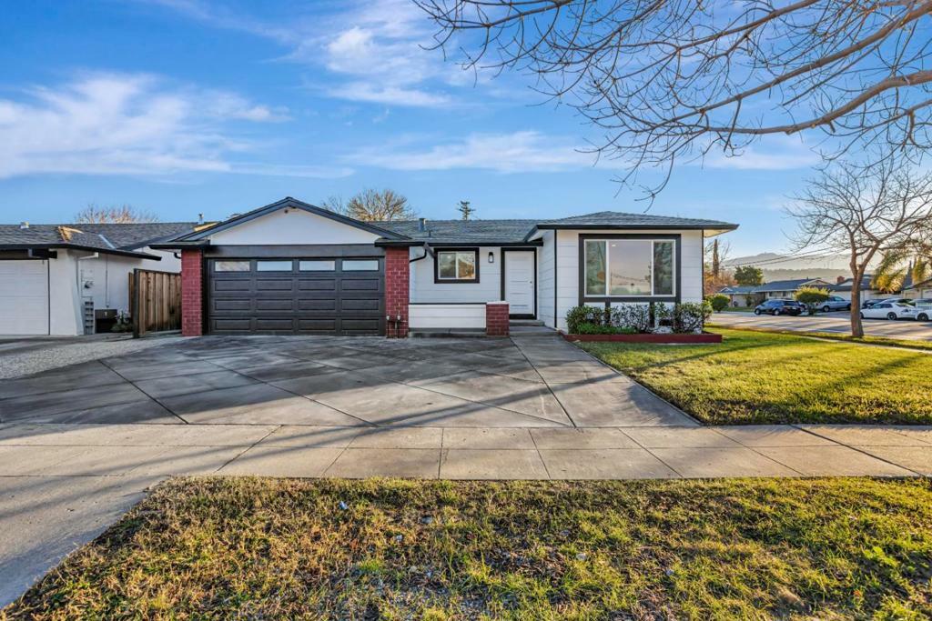 Property Photo:  468 Ridgefarm  CA 95123 