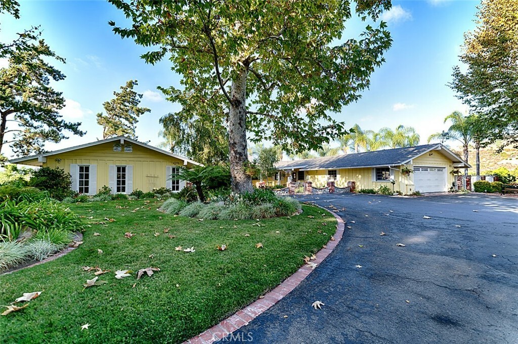 Property Photo:  1517 Macadamia Drive  CA 92028 