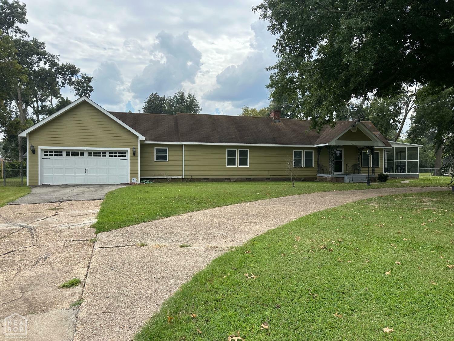 Property Photo:  1102 Elm St.  AR 72365 