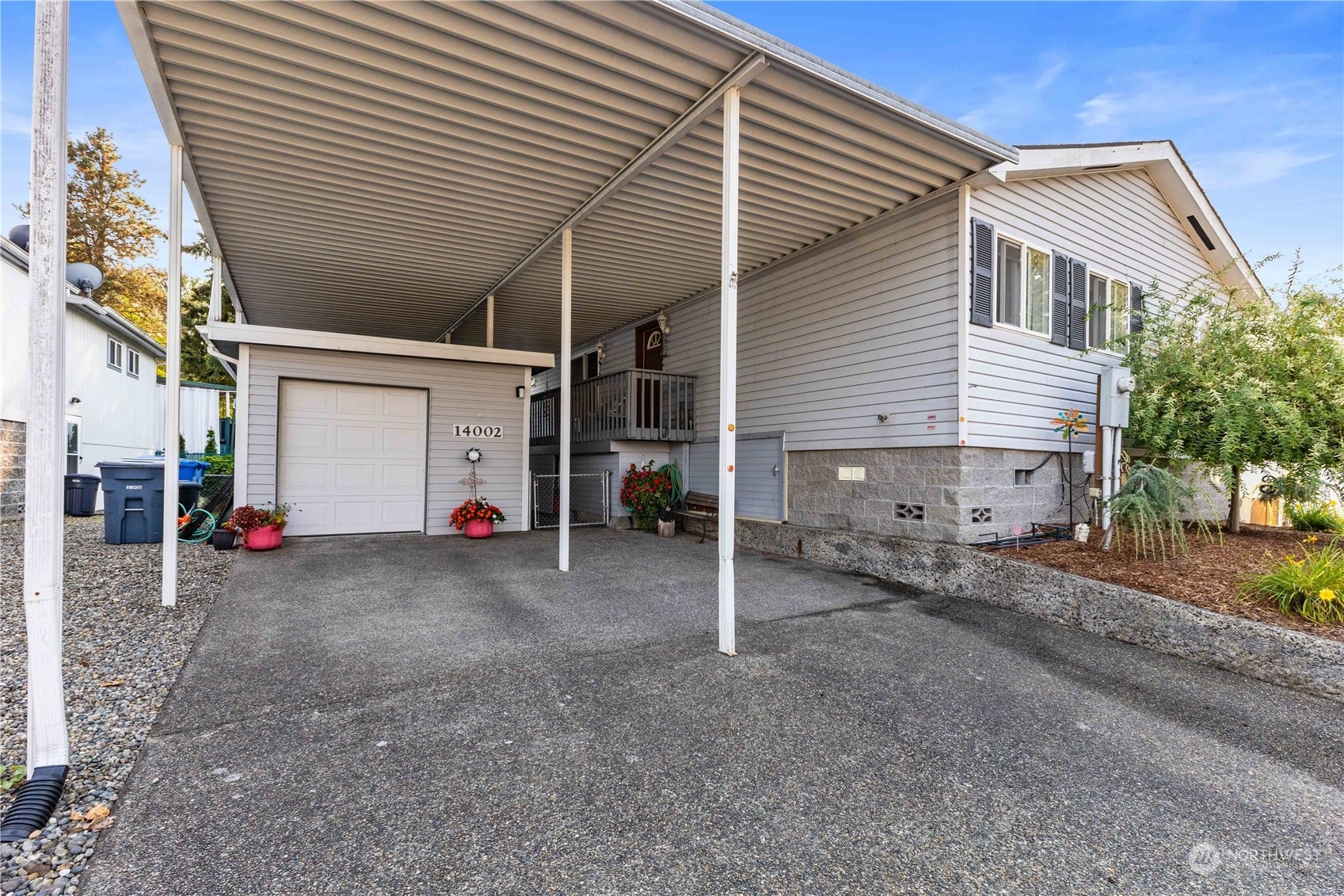 Property Photo:  14002  70th Street Ct E  WA 98390 