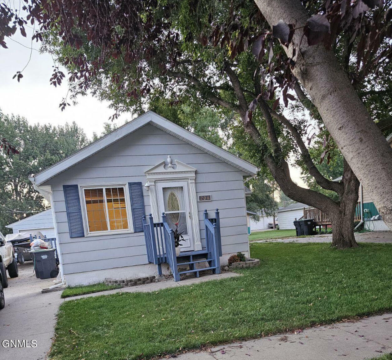 Property Photo:  208 3rd Avenue SW  ND 58554 