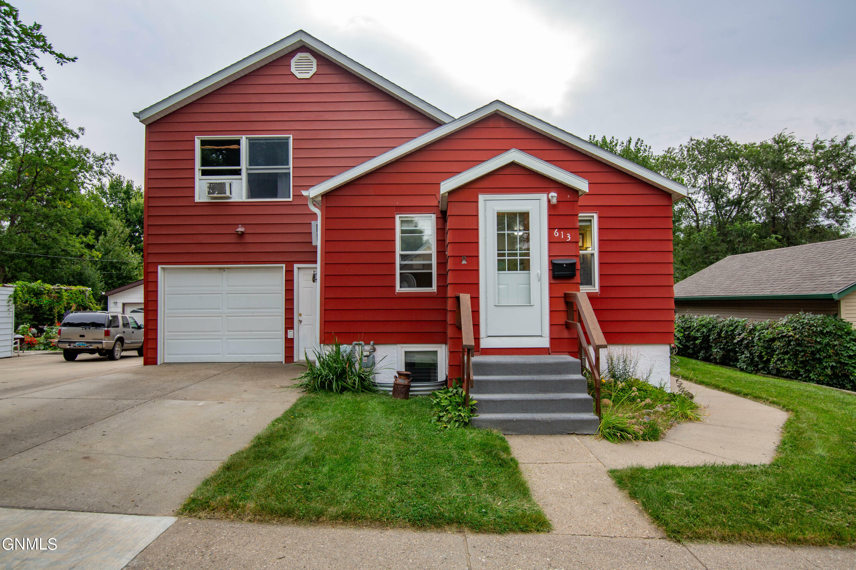 Property Photo:  613 17th Street N  ND 58501 