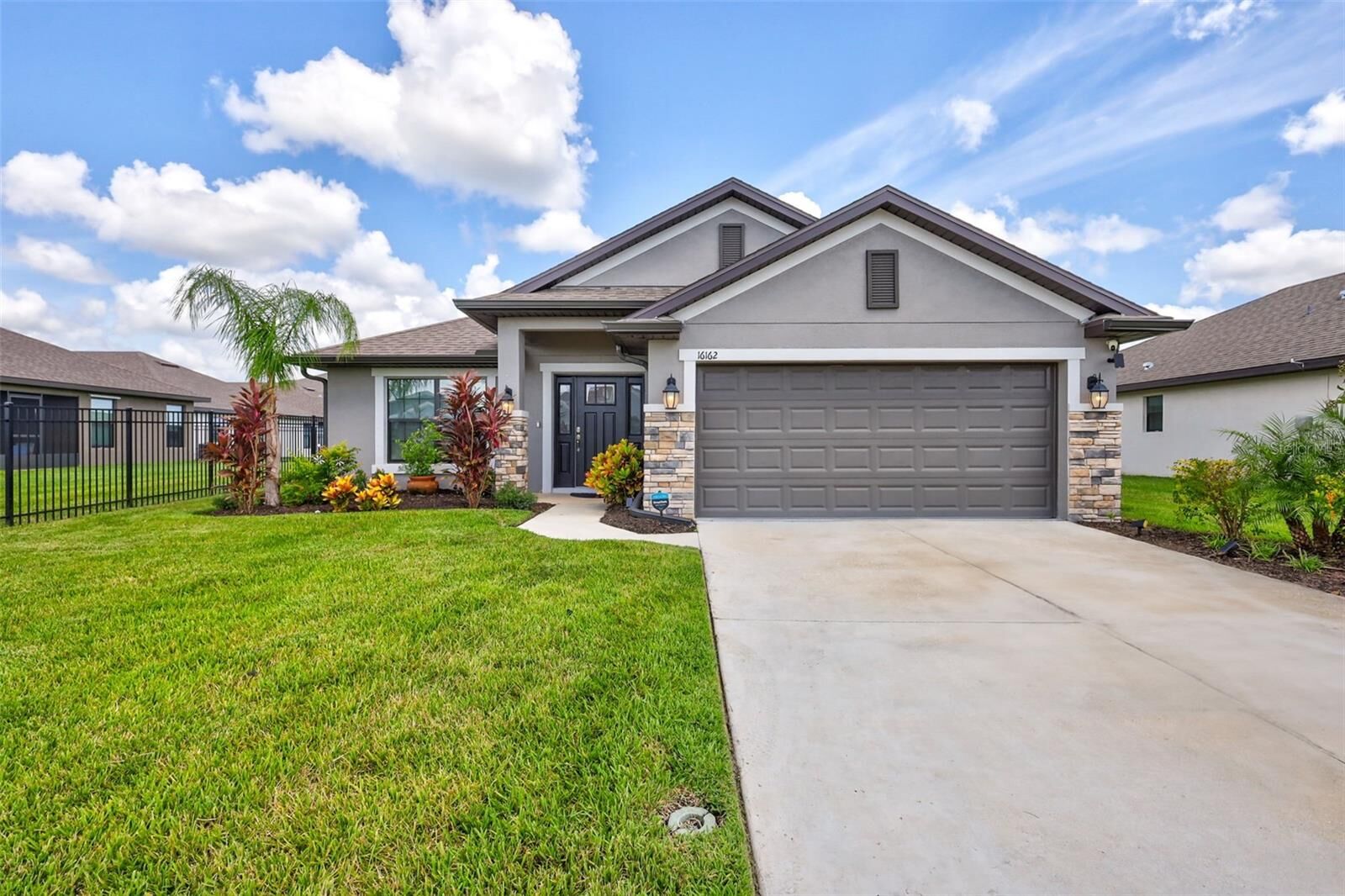 Property Photo: 16162 61st Lane E FL 34219