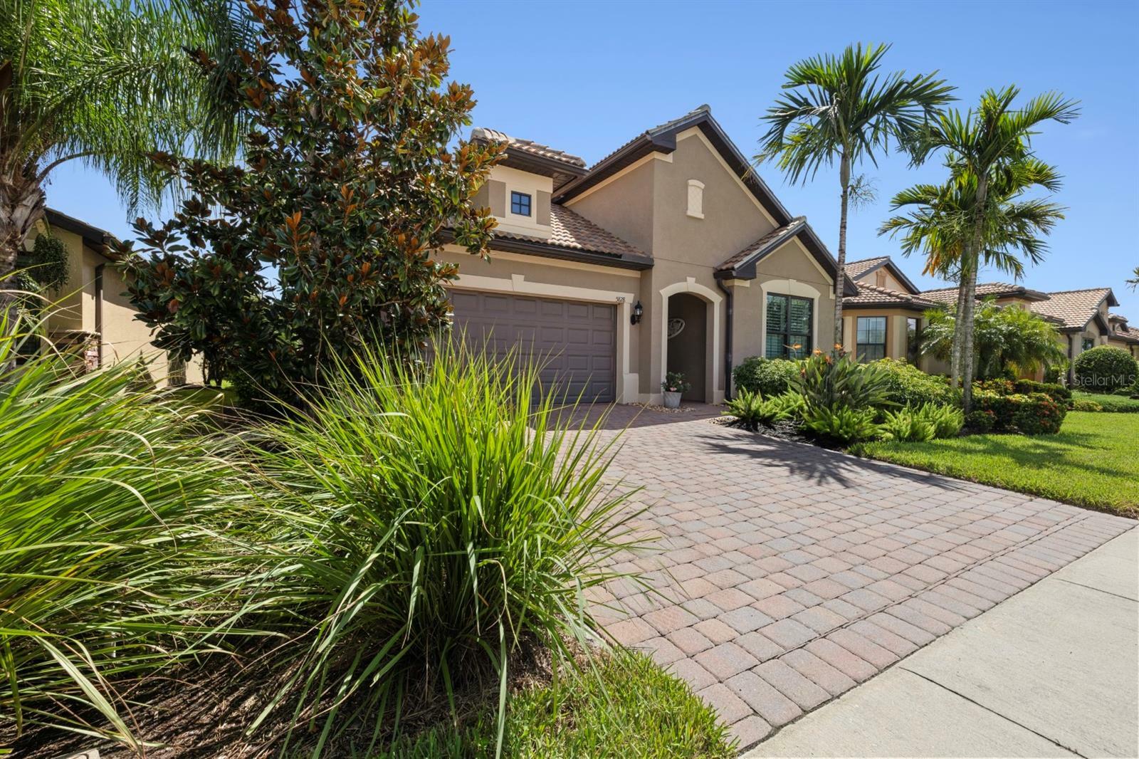 Property Photo:  5828 Pomarine Court  FL 34238 