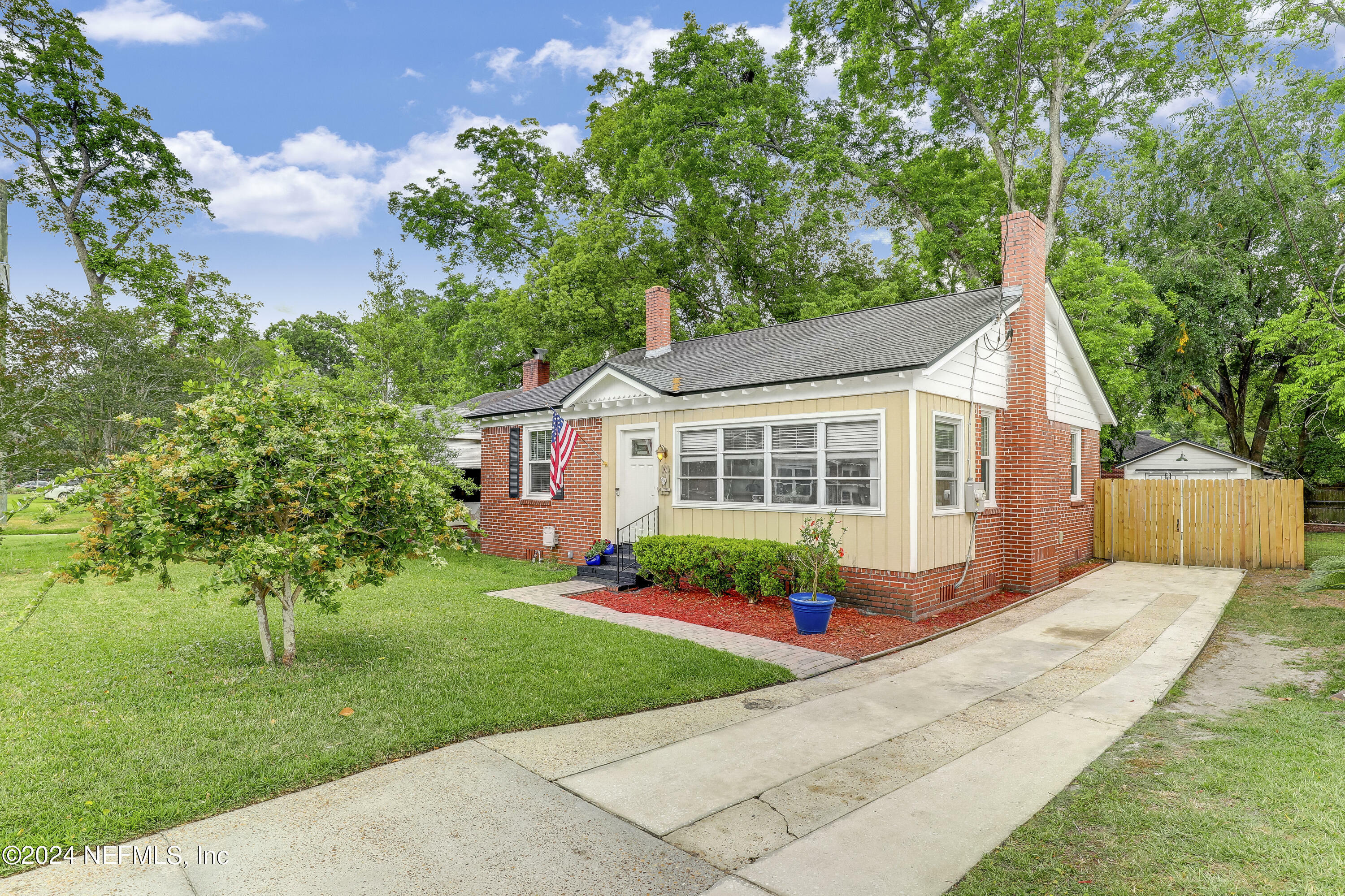 Property Photo:  4744 Royal Avenue  FL 32205 