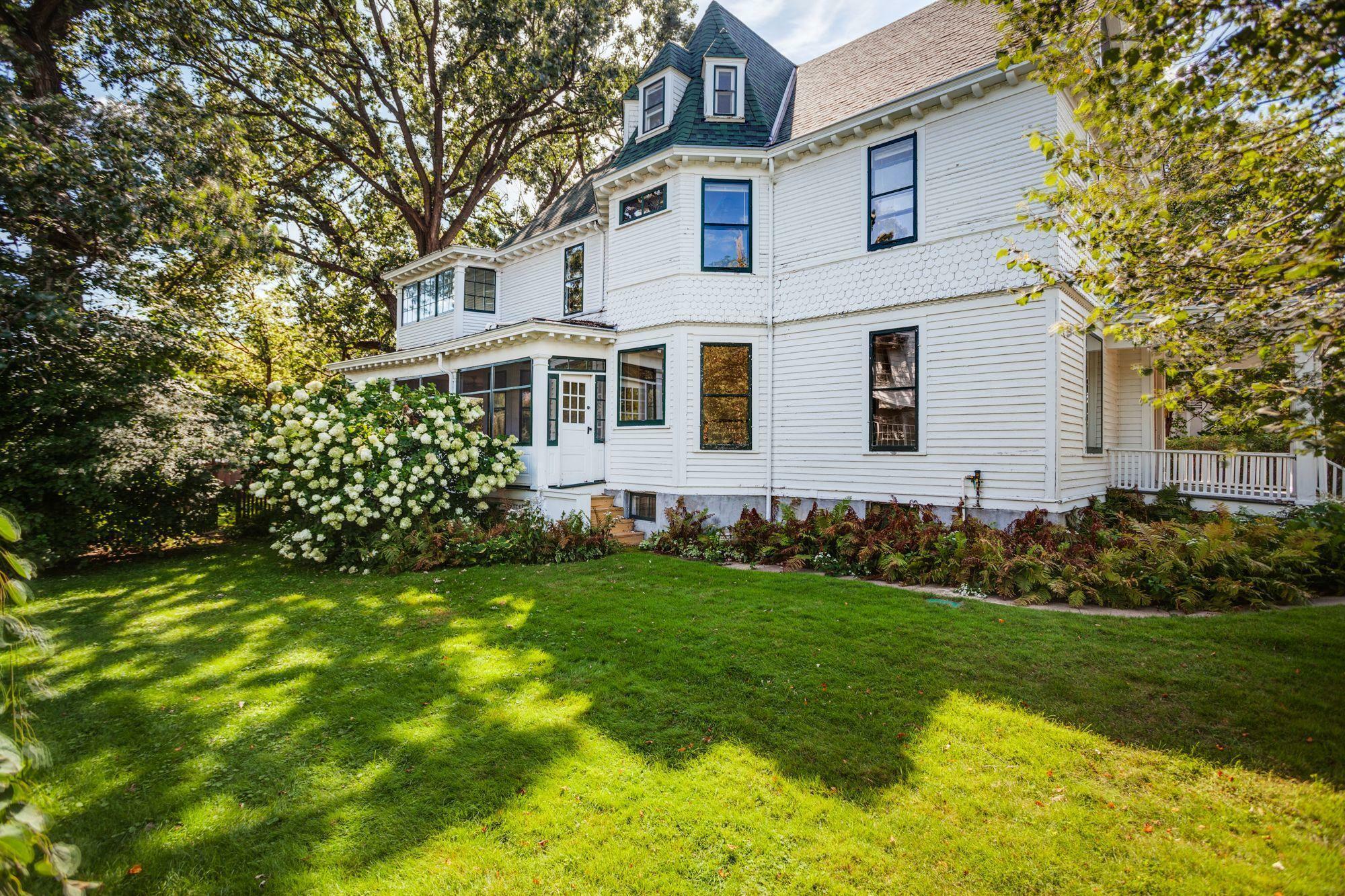 Property Photo:  2305 W 21st Street  MN 55405 