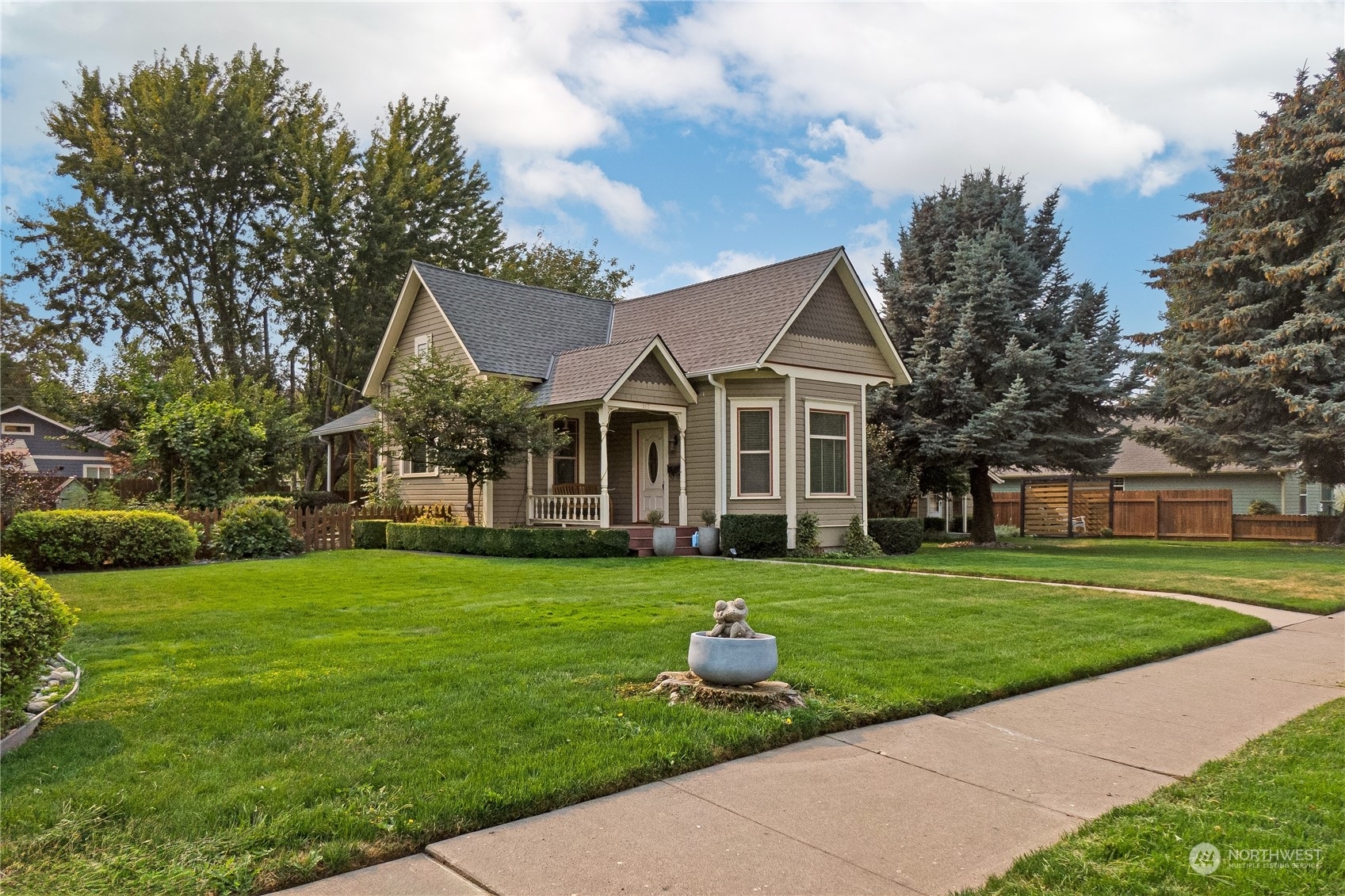 Property Photo:  117 W Dayton Avenue  WA 99328 