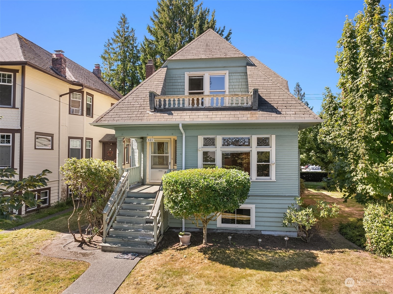 Property Photo:  321 17th Avenue E  WA 98112 