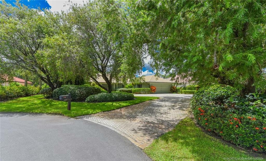 Property Photo: 1729 SW Thornberry Circle FL 34990