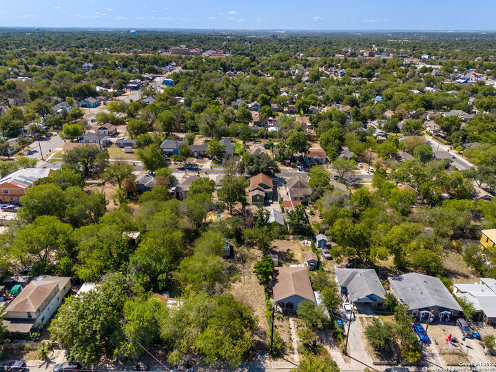 Property Photo: 126 Vine St TX 78210
