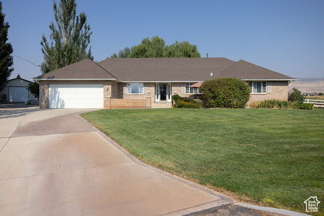 Property Photo: 797 N 910 E UT 84701
