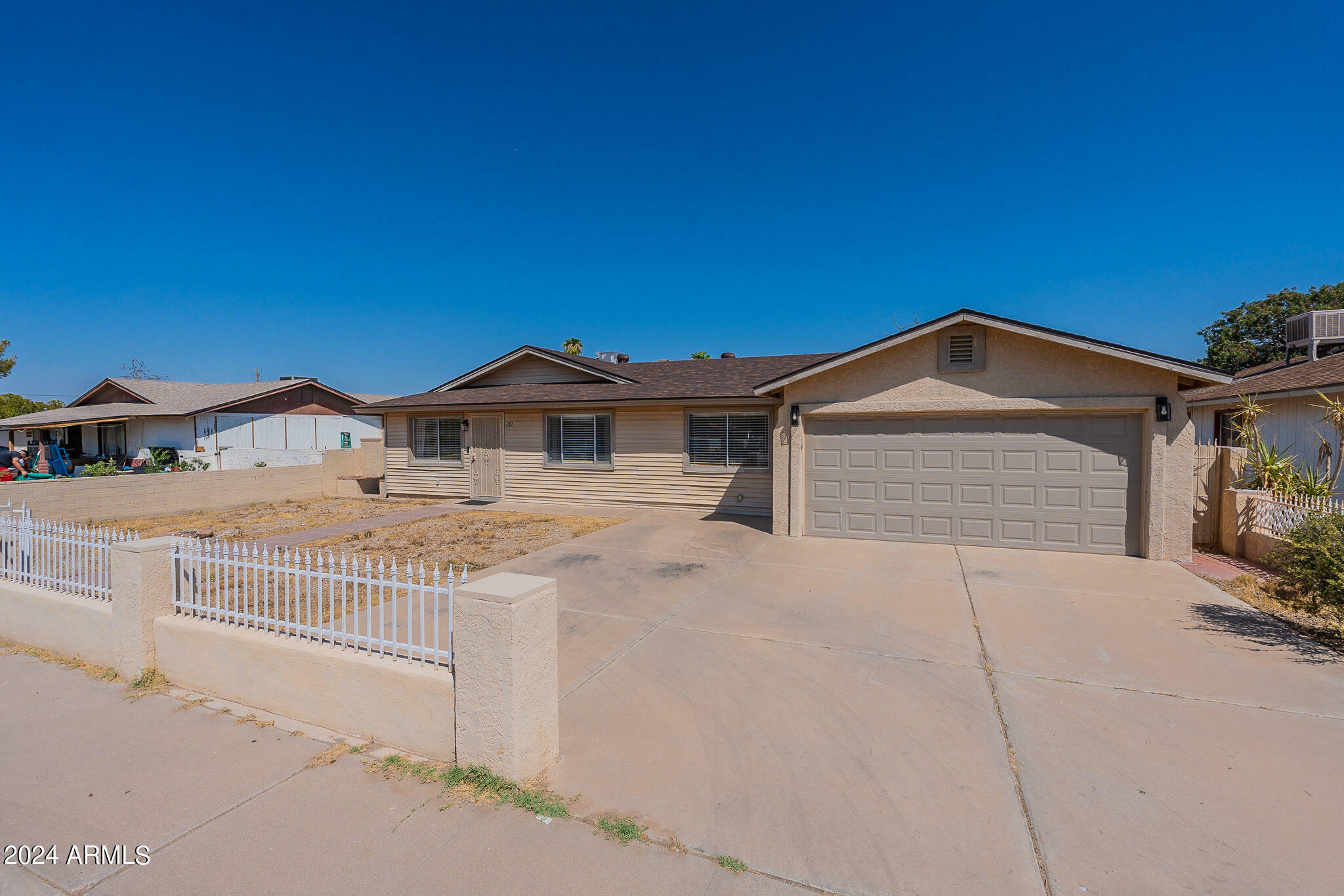 Property Photo:  212 W Barrus Place  AZ 85122 