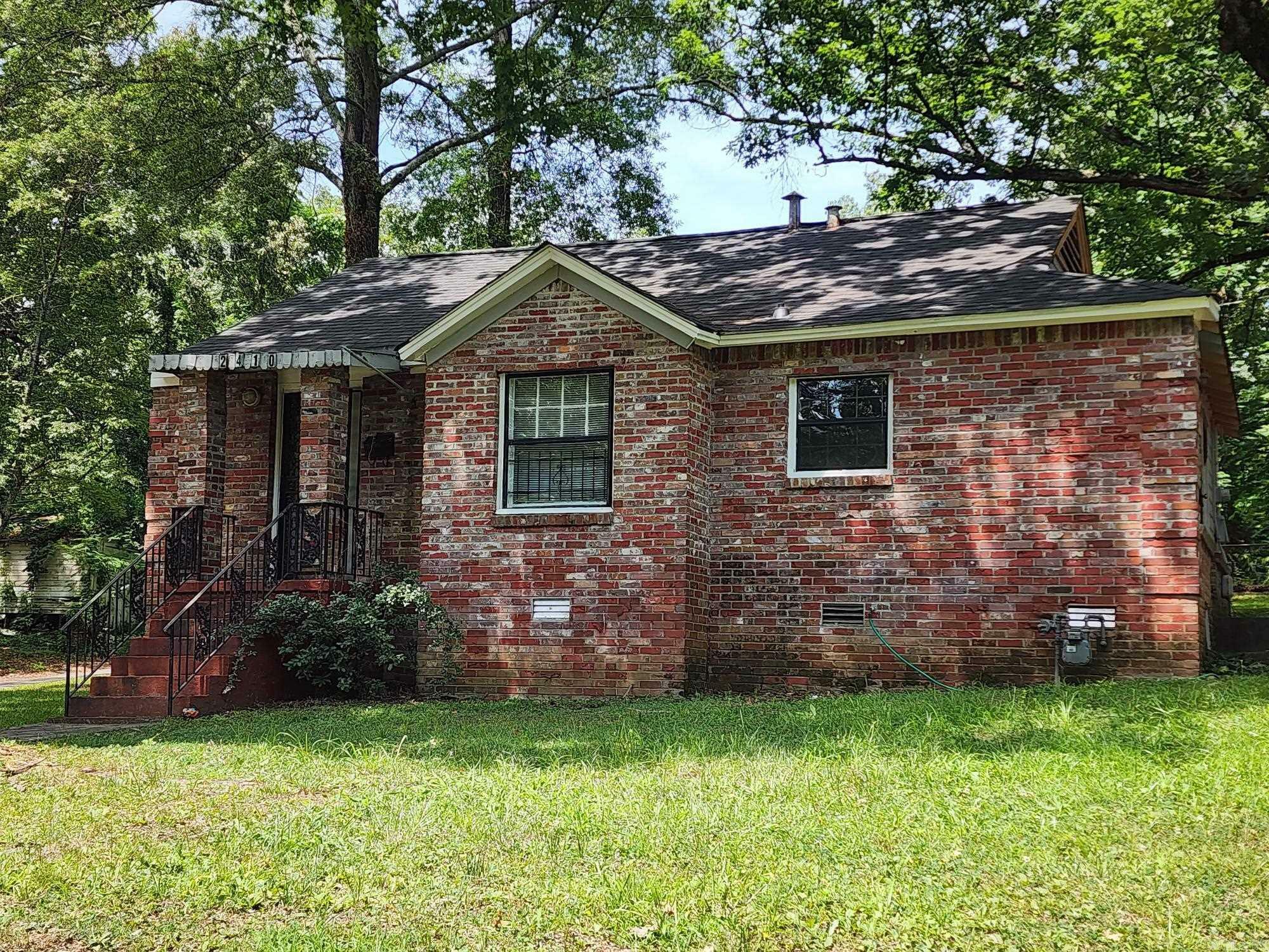 Property Photo:  2410 S Harrison Street  AR 72204 