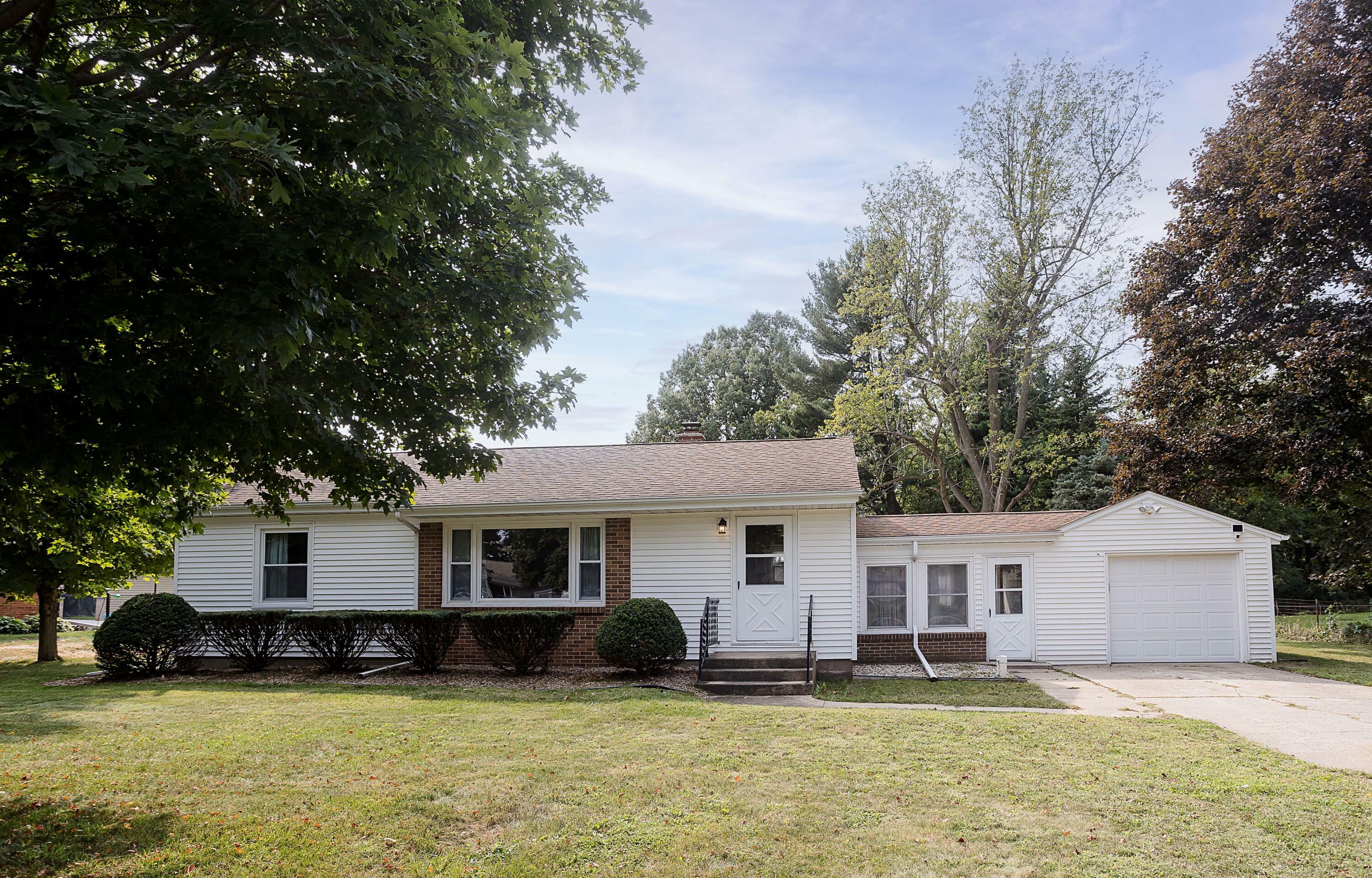 Property Photo:  150 Country Club Drive  IN 46350 