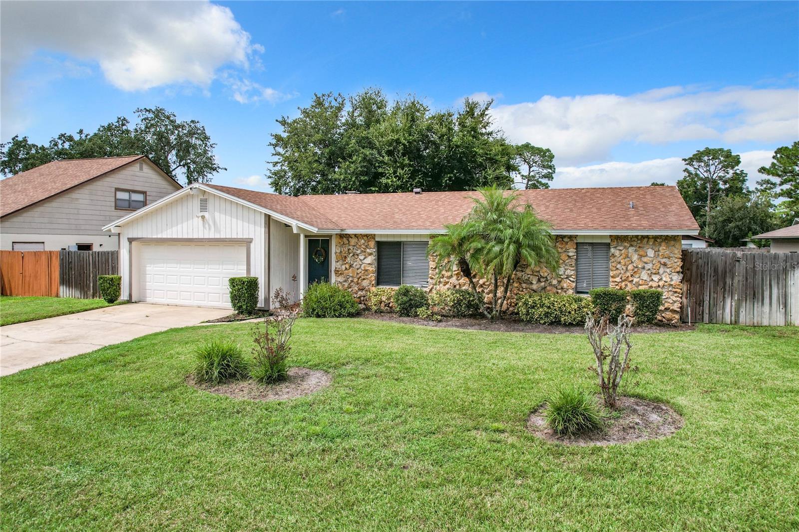 Property Photo: 104 E Berkshire Circle FL 32779