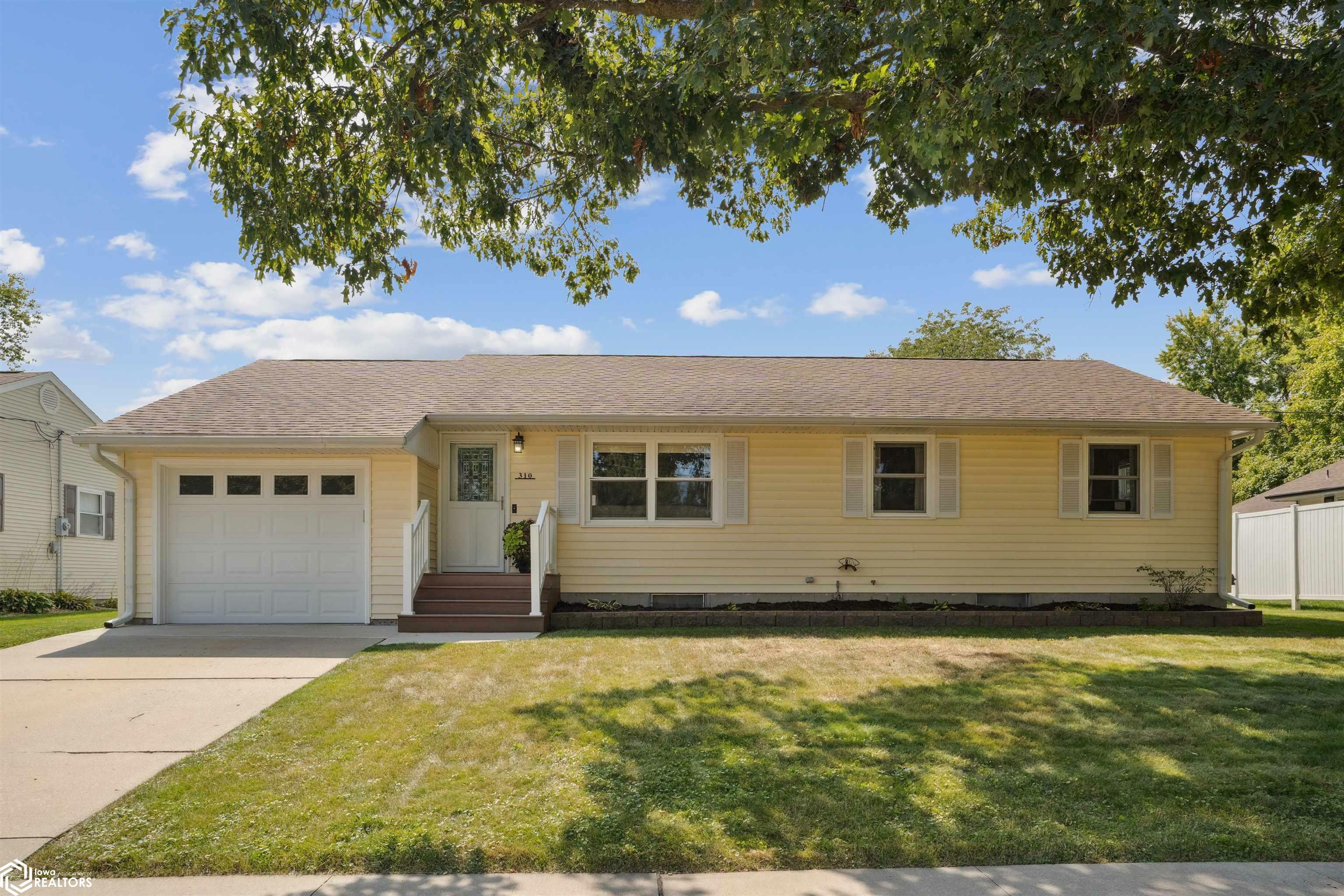 Property Photo:  310 E Baker Street  IA 52641 