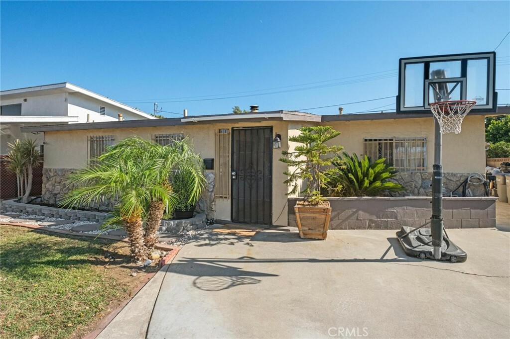 Property Photo:  338 W 235th Street  CA 90745 