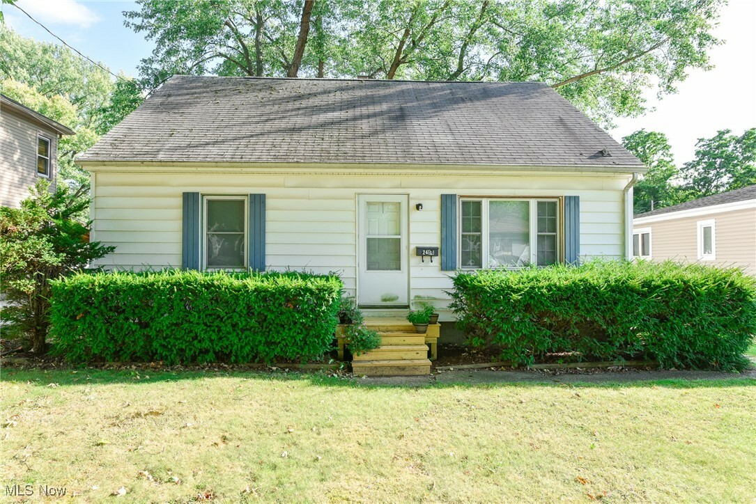 Property Photo:  2414 Triplett Boulevard  OH 44312 