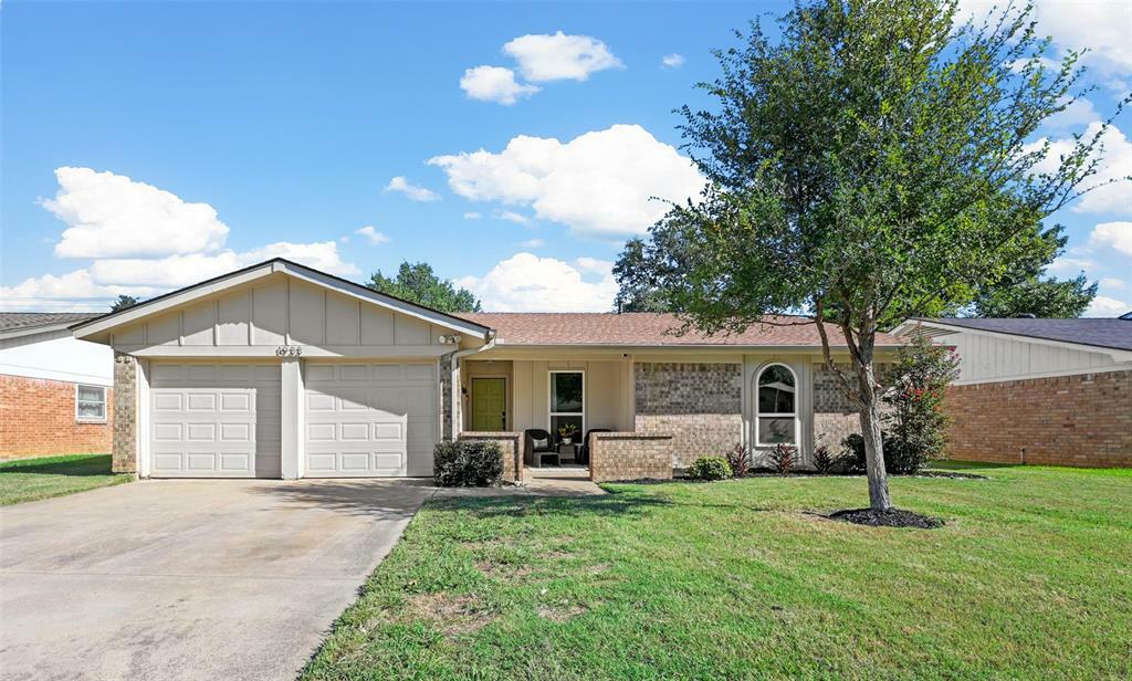 Property Photo:  1933 Schumac Lane  TX 76022 