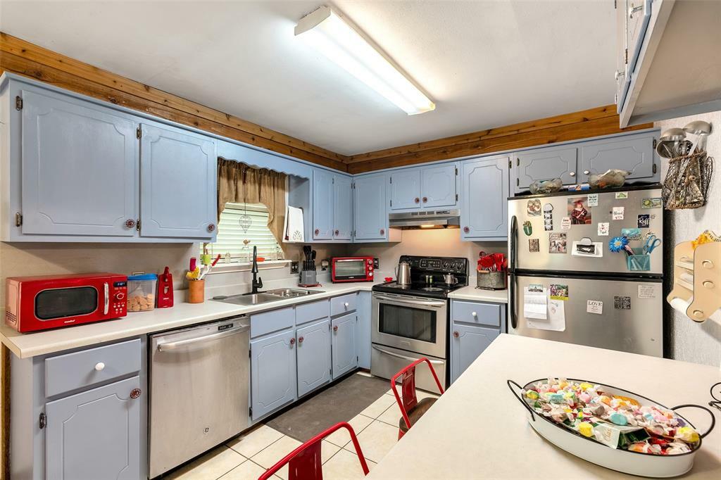 Property Photo:  720 E Marshall Avenue  TX 75432 