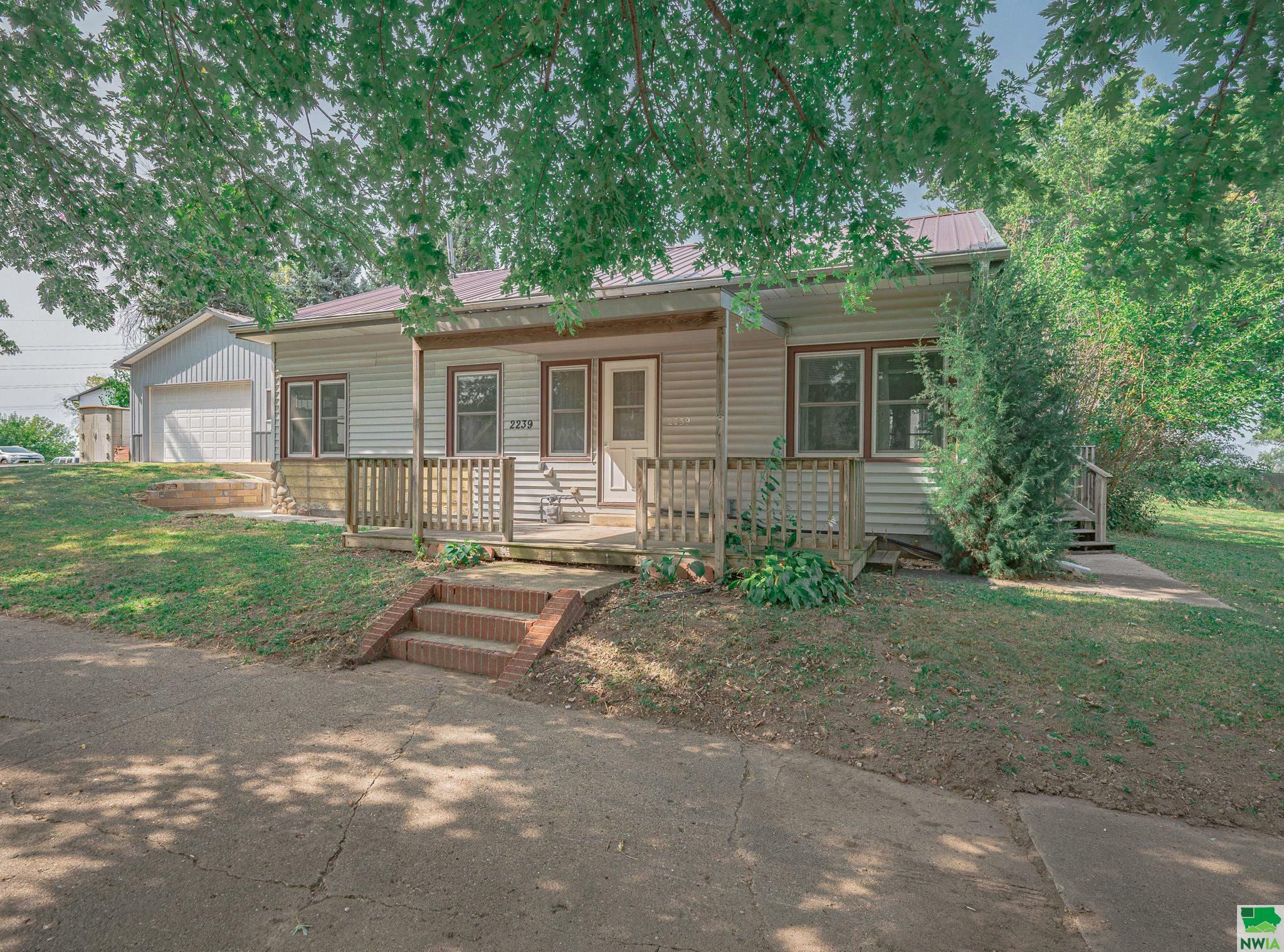 Property Photo:  2239 Williams Ave.  IA 51106 