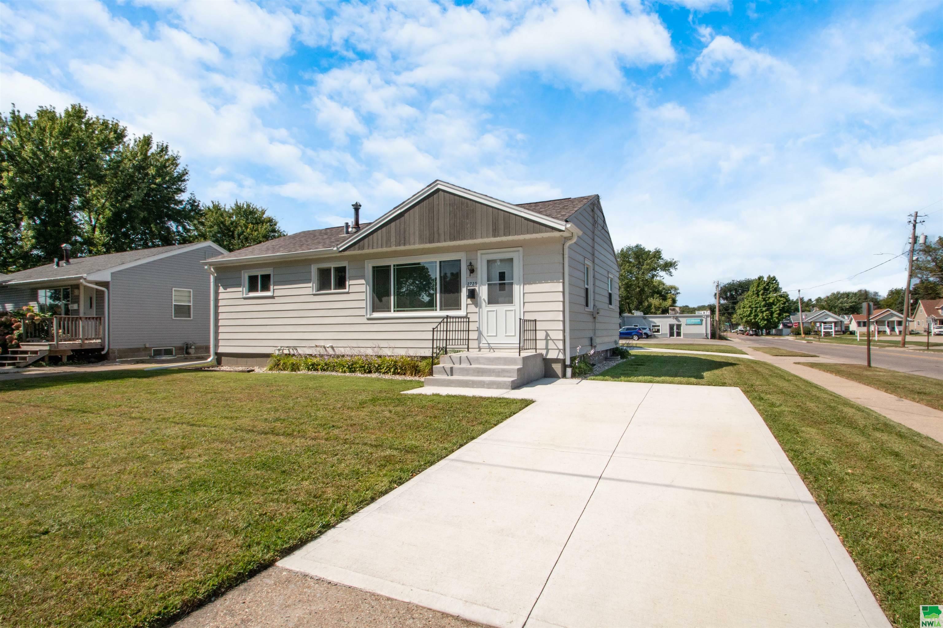 Property Photo:  2725 Center St  IA 51103 