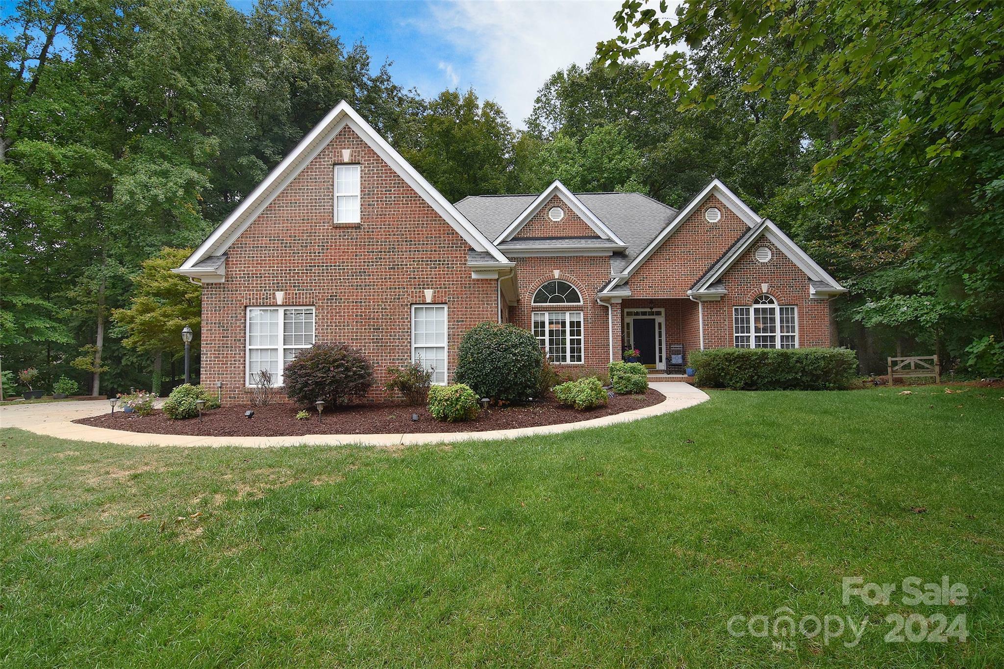 Property Photo:  10501 Olde Irongate Lane  NC 28227 