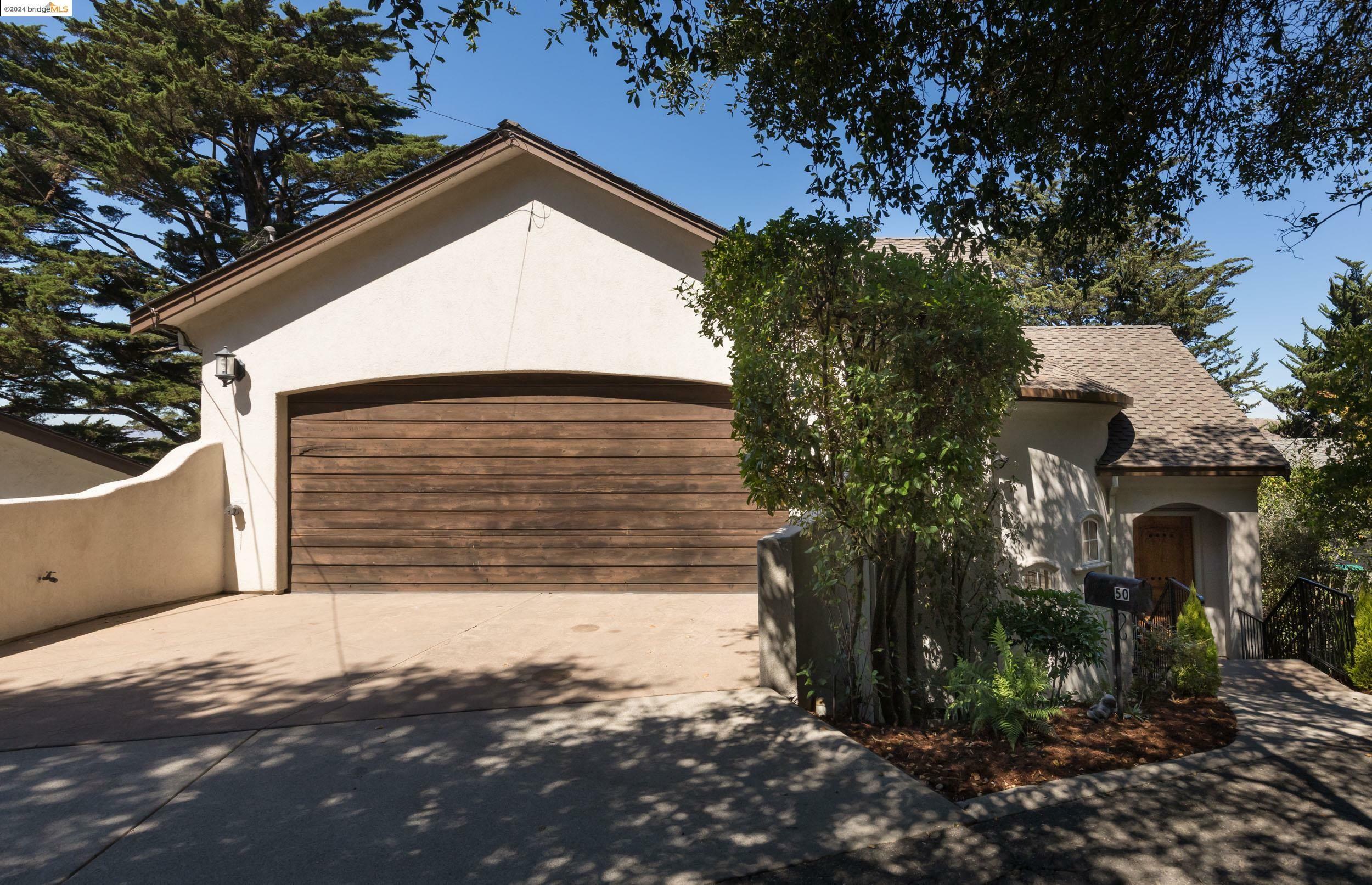 50 Pine Hills Ct  Oakland CA 94611 photo