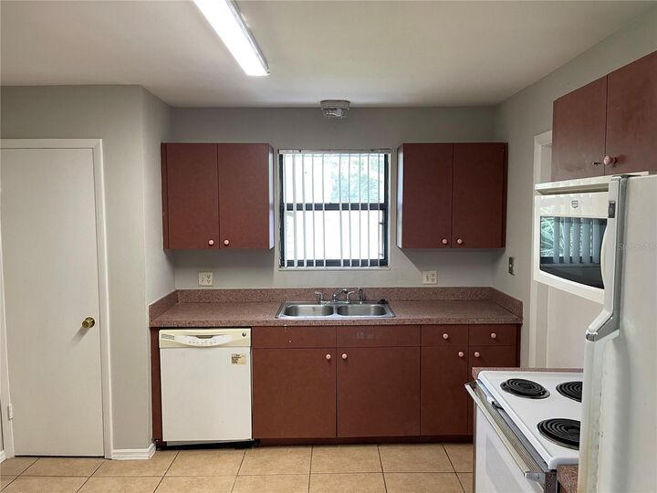 Property Photo: 2244 Sunny View Drive FL 32765