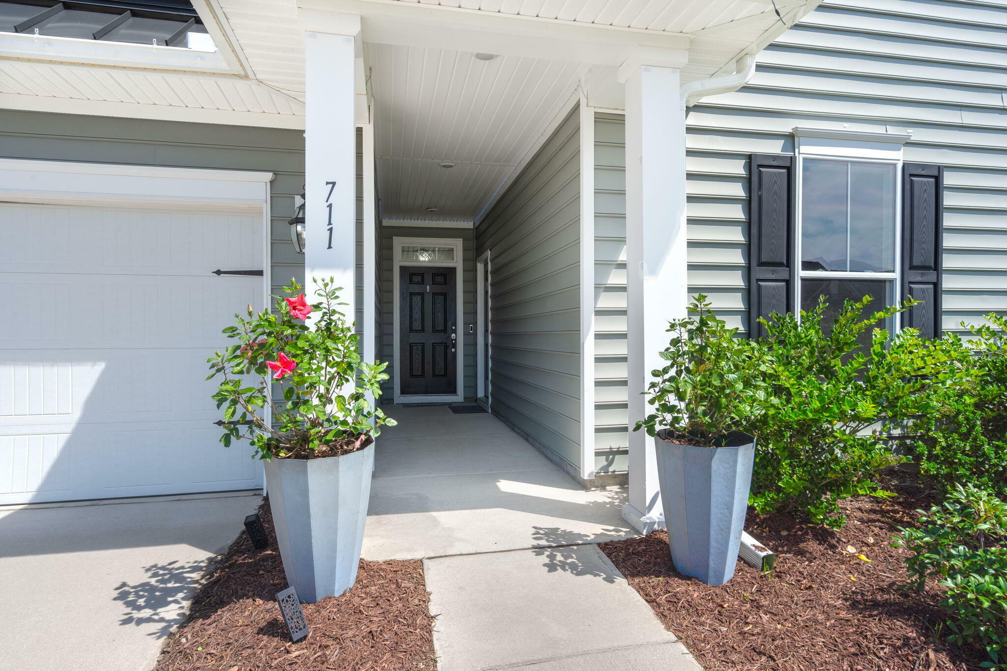 Property Photo:  711 Squire Pope Road  SC 29486 