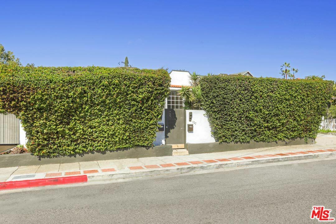 Property Photo:  707 N Avenue 64  CA 90042 