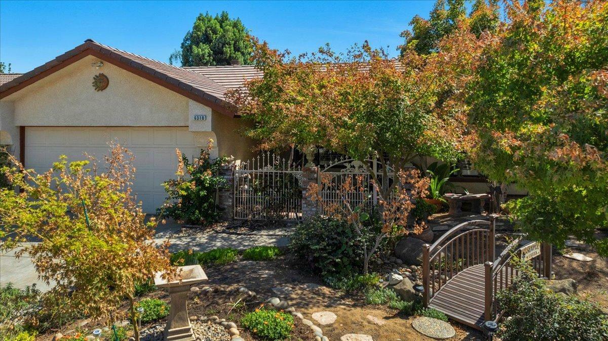 Property Photo:  6310 N Gilroy Avenue  CA 93722 