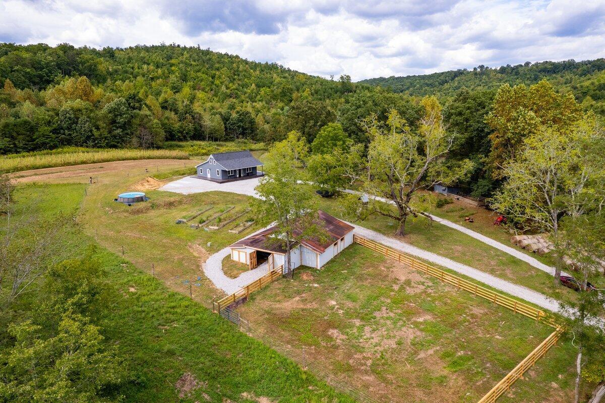 Property Photo: 1525 Barker Road TN 37365