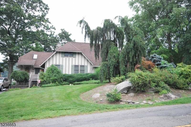 Property Photo:  414 W Shore Trl  NJ 07871 