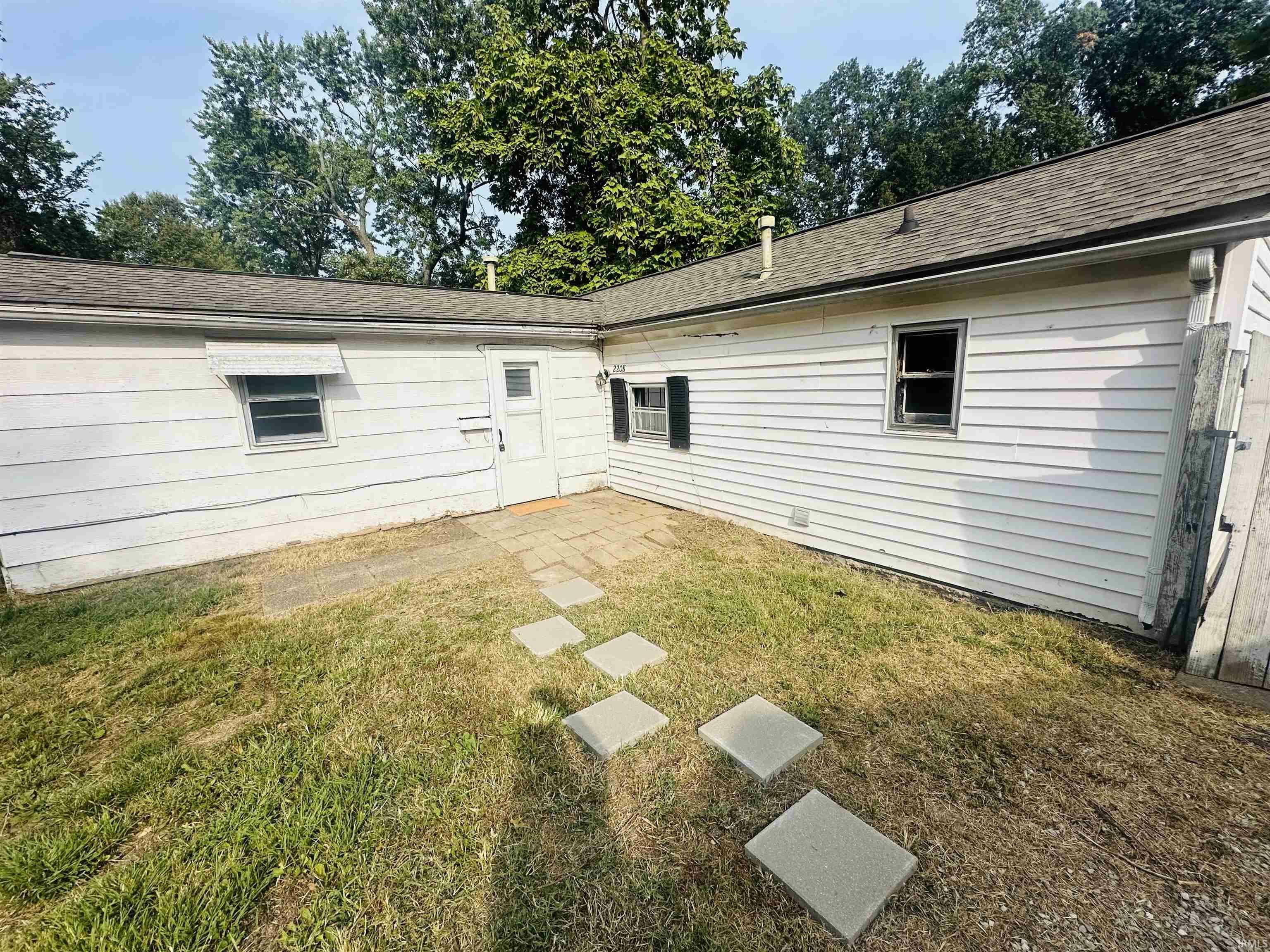 Property Photo:  2208 Ravenswood Drive  IN 47714 