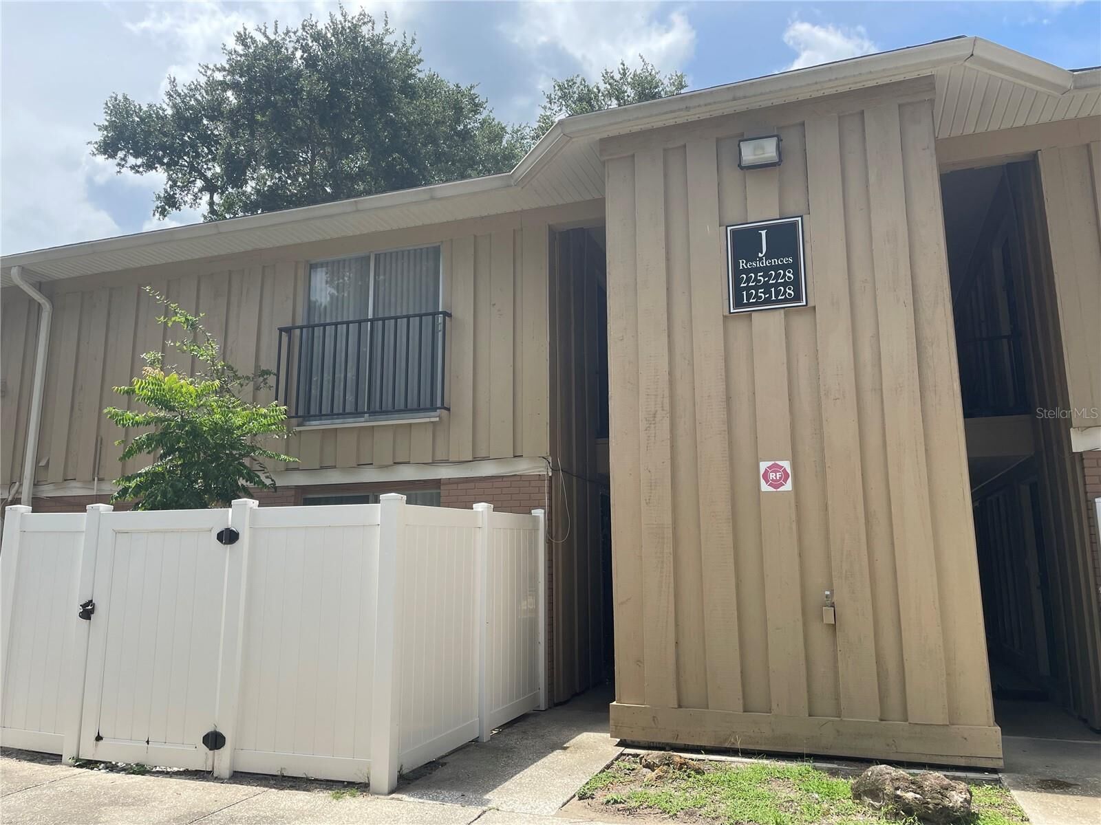 Property Photo: 507 NW 39th Road 225 FL 32607