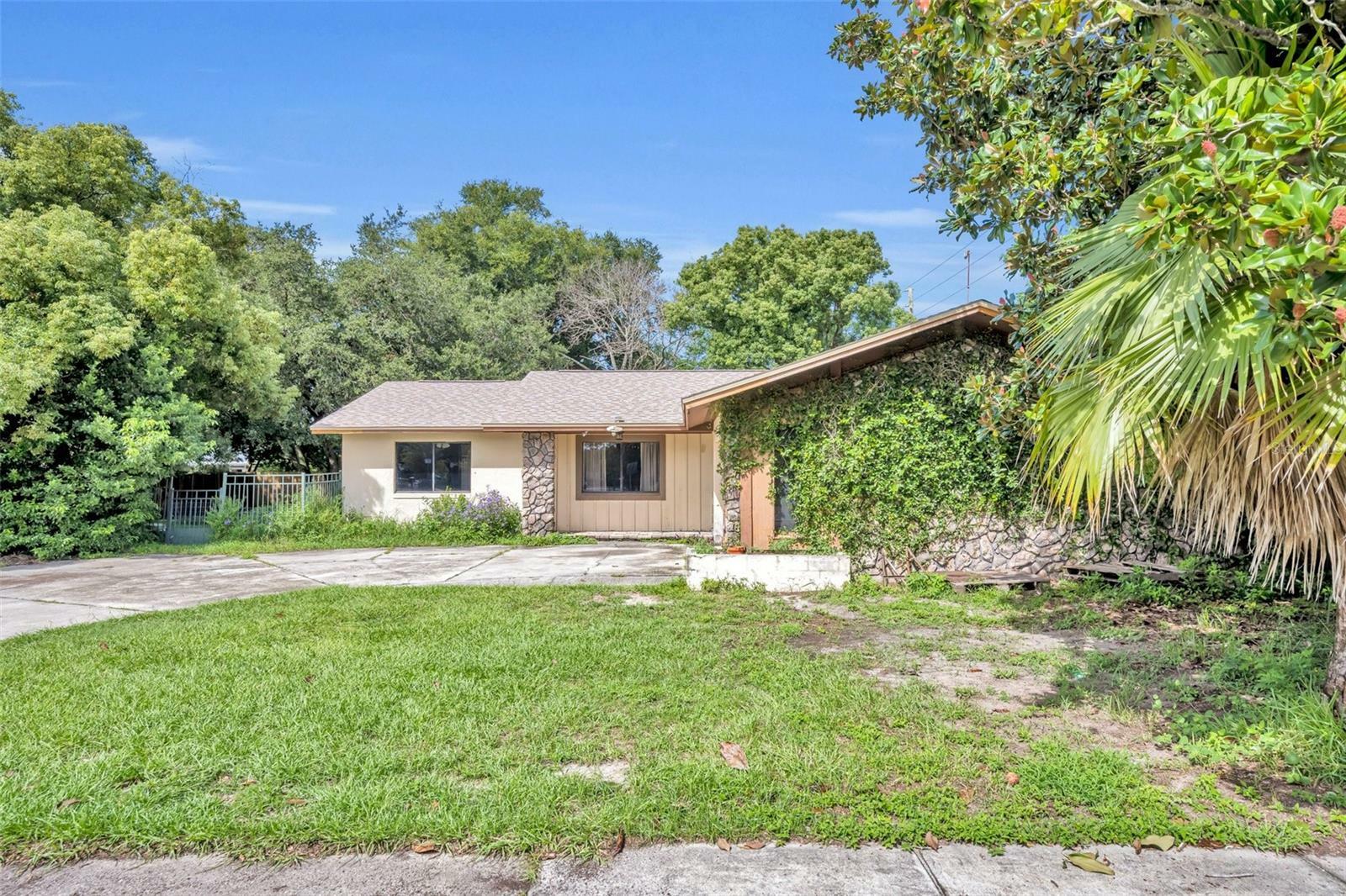 Property Photo:  5618 Tangerine Avenue  FL 32792 