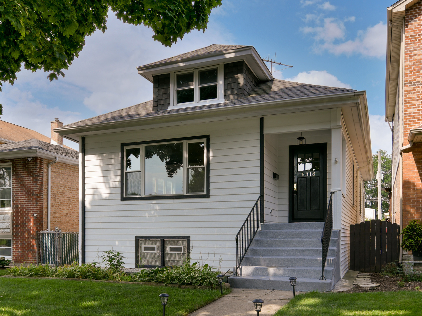 Property Photo: 5318 N Mobile Avenue IL 60630