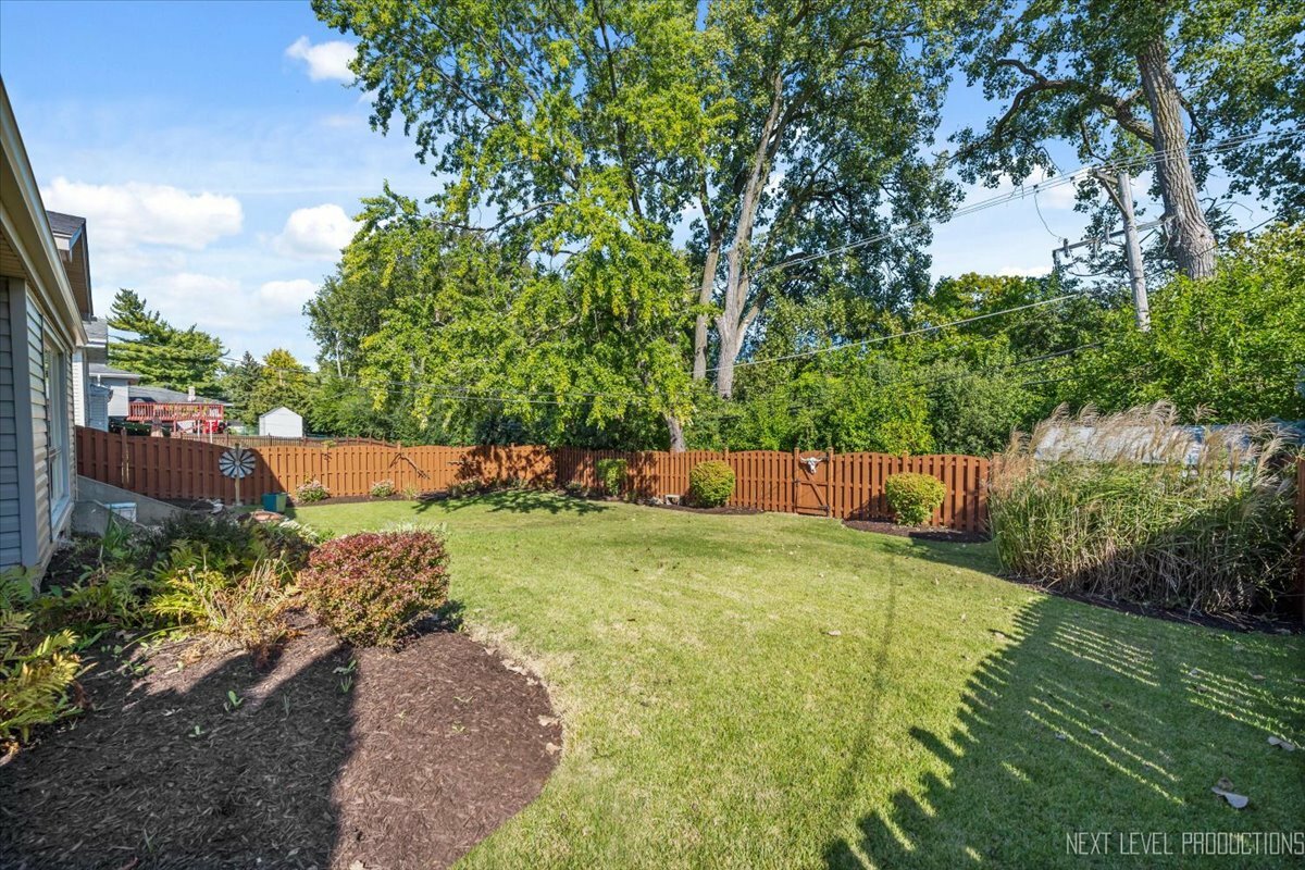 Property Photo:  20W618 22nd Street  IL 60148 