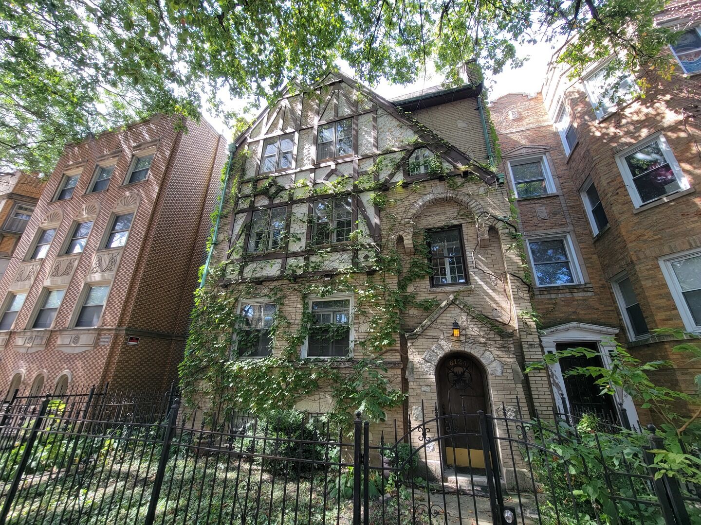 Property Photo:  6124 N Washtenaw Avenue  IL 60659