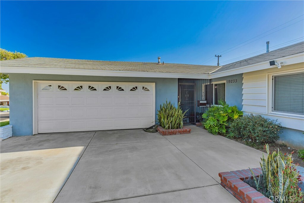 Property Photo:  19233 Broadacres Avenue  CA 90746 