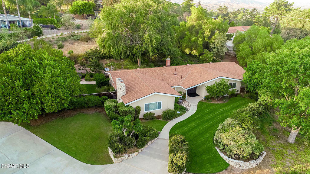 Property Photo:  85 Vista Lago Drive  CA 93065 