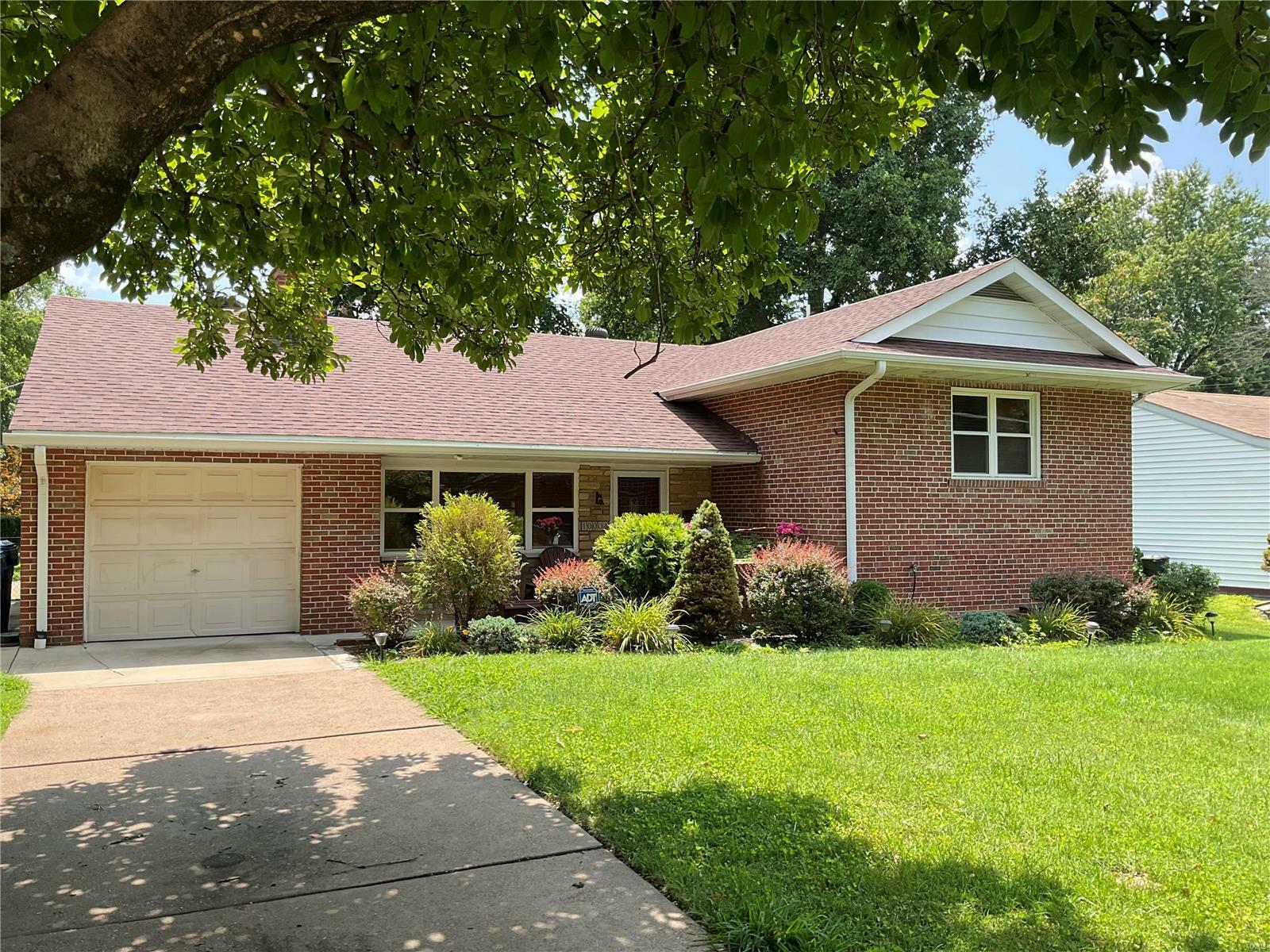 Property Photo:  10004 Thorpe Avenue  MO 63114 