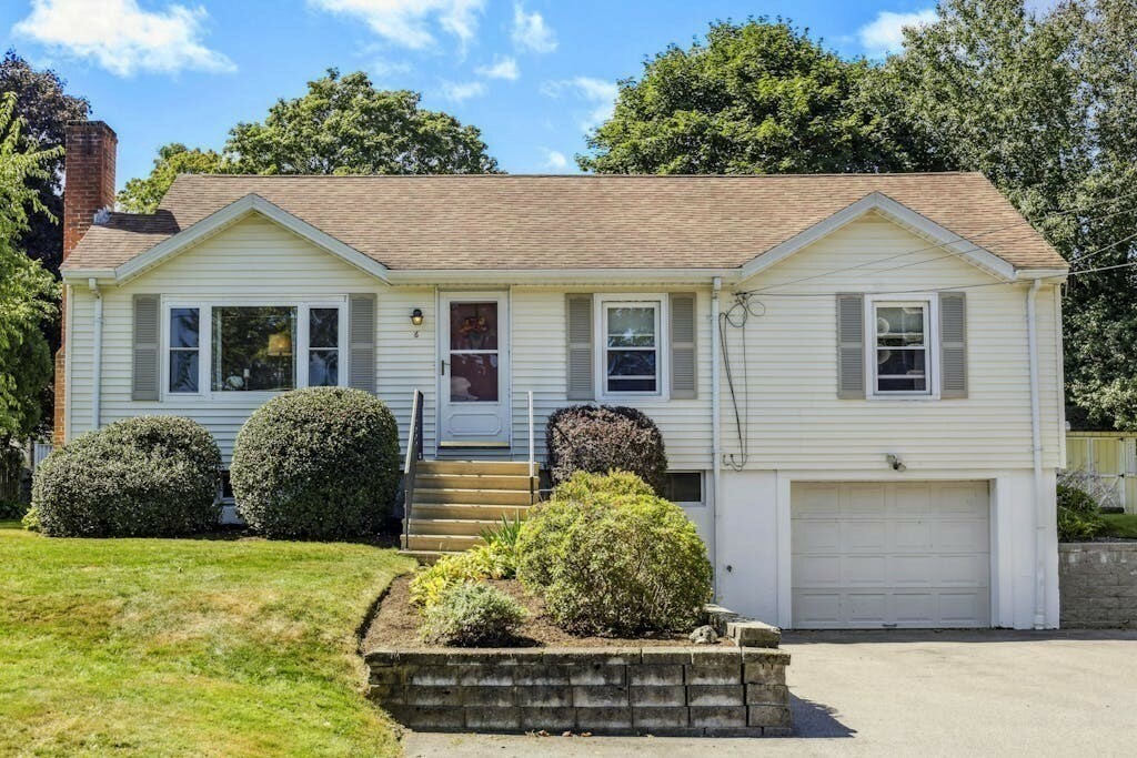 Property Photo:  6 Lakeview Drive  MA 01536 