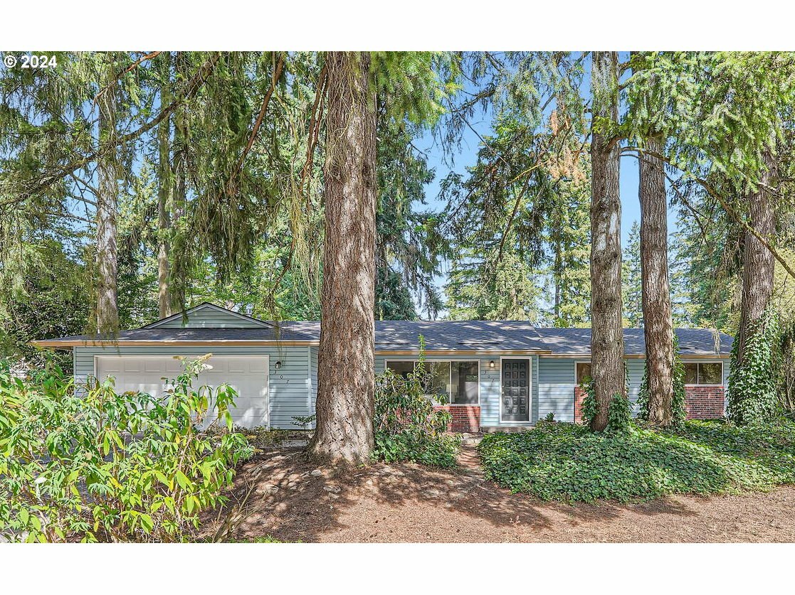 Property Photo:  307 NE Hearthwood Blvd  WA 98684 