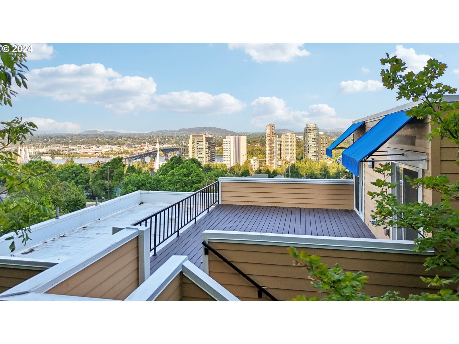 Property Photo:  3515 SW Barbur Blvd N-3  OR 97239 