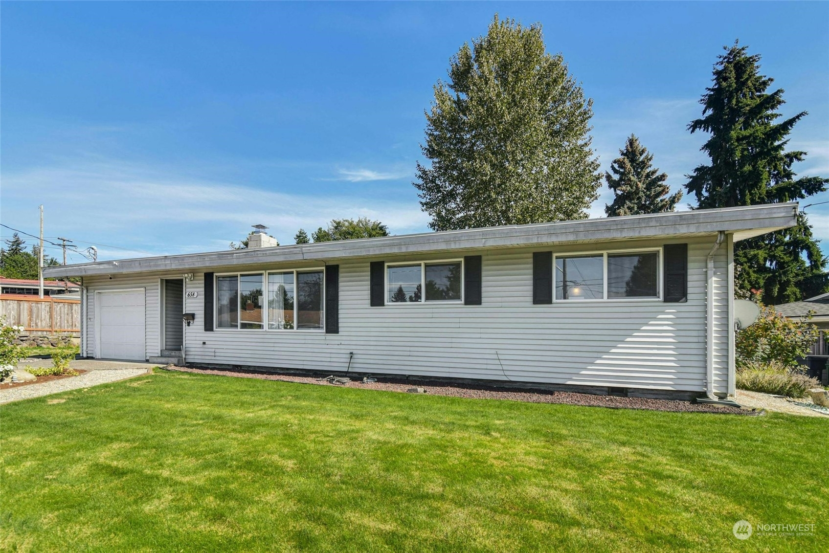 Property Photo:  658 Jefferson Avenue NE  WA 98056 